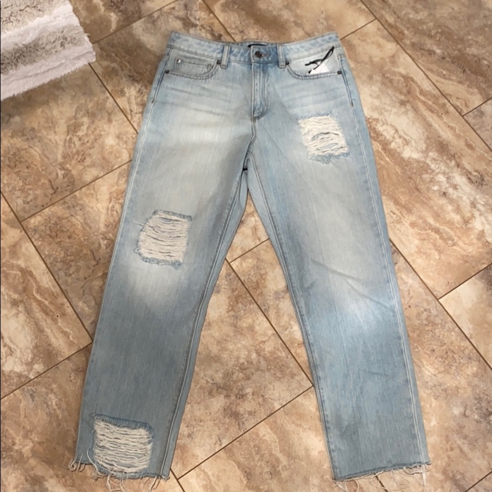 1.State cropped jean